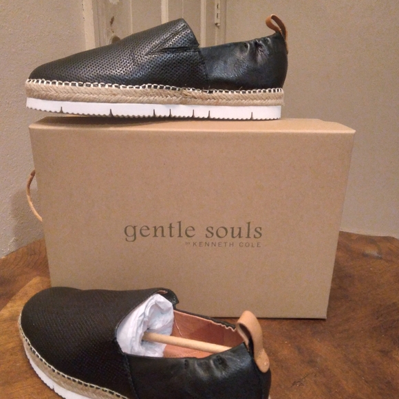Gentle Souls by Kenneth Cole Shoes - Picture 2 of 5